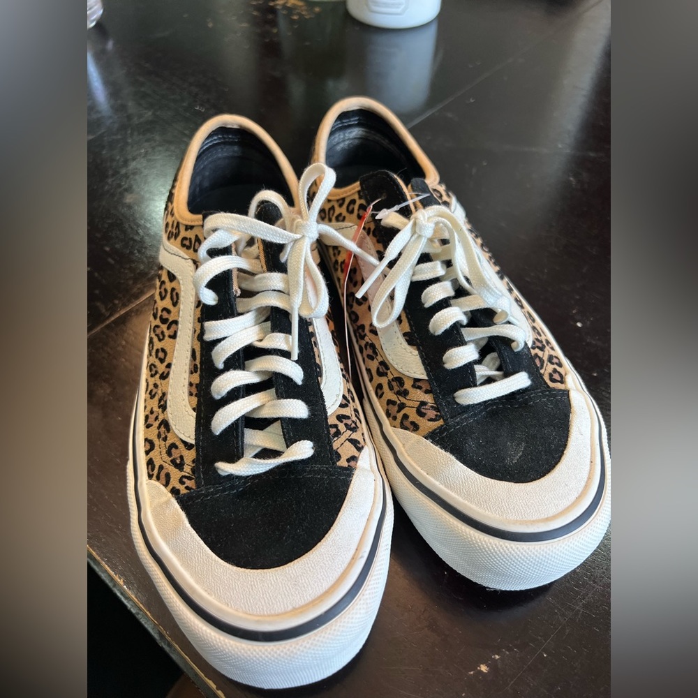 Vans UltraCush Leopard sneakers (Women Size 9)